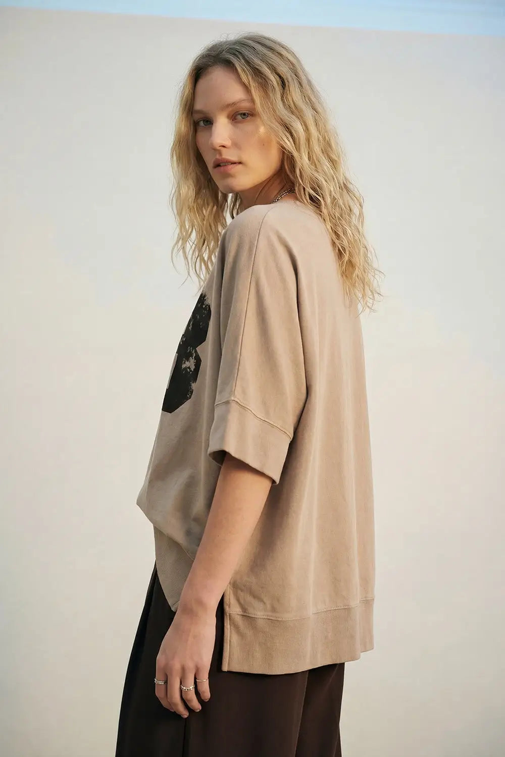 Oversized Cotton sweatshirt with 58 Graphic logo and Side Slits - CAMEL / ONE - Sweaters