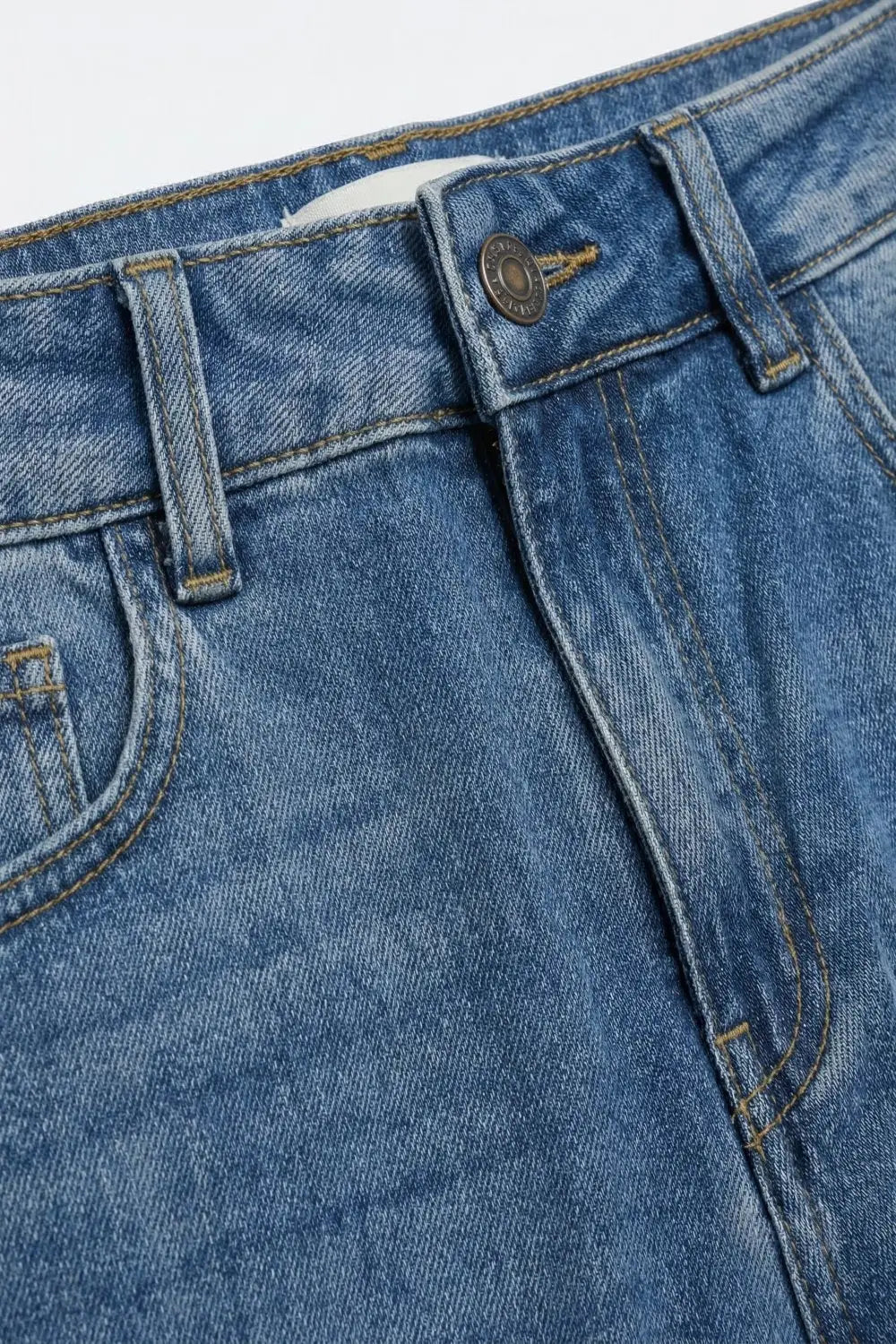 High-Waist Slouchy Balloon Jeans in Light Wash Denim
