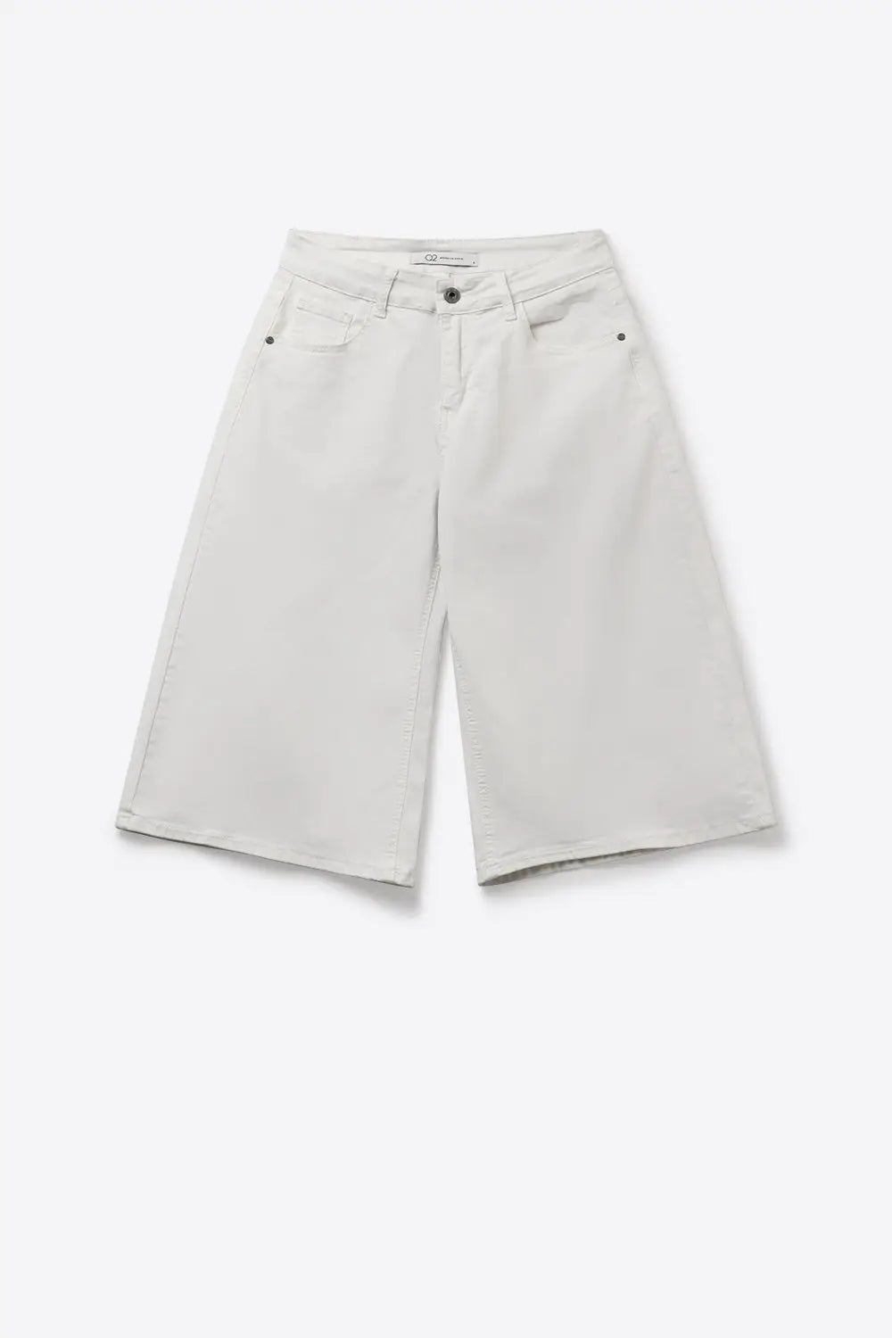 Wide-Leg Cropped knee-length Denim bermuda Shorts in white - Pants