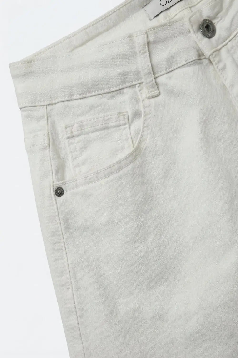 Wide-Leg Cropped knee-length Denim bermuda Shorts in white - Pants