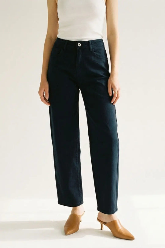 Comfortable stretch jeans with barrel leg in navy - Colored Jeans
