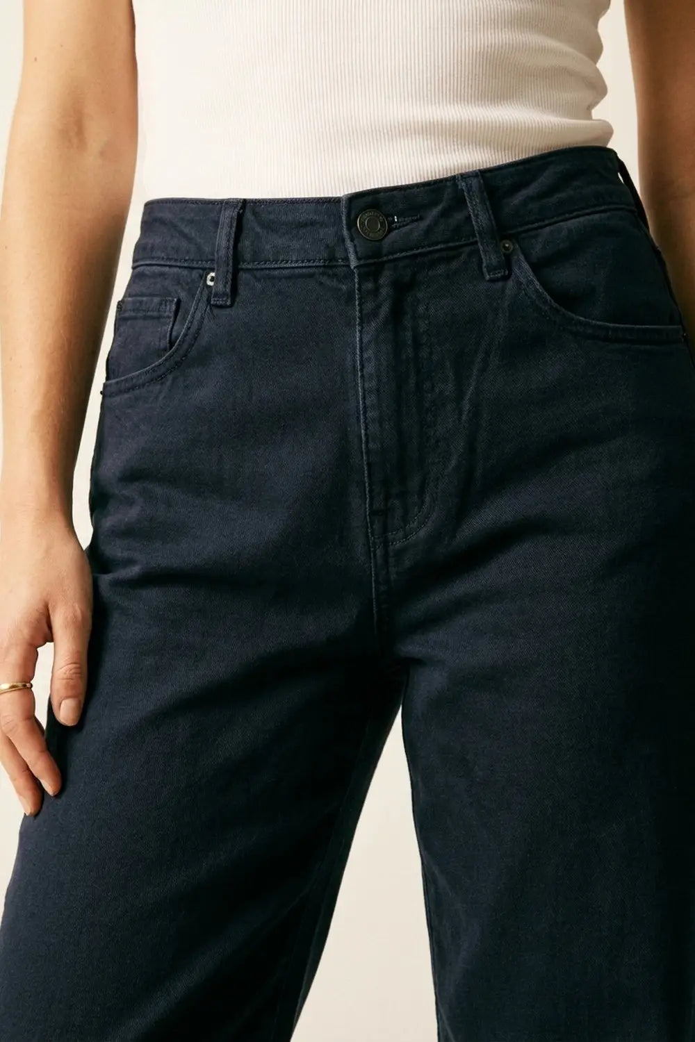 Comfortable stretch jeans with barrel leg in navy - Colored Jeans