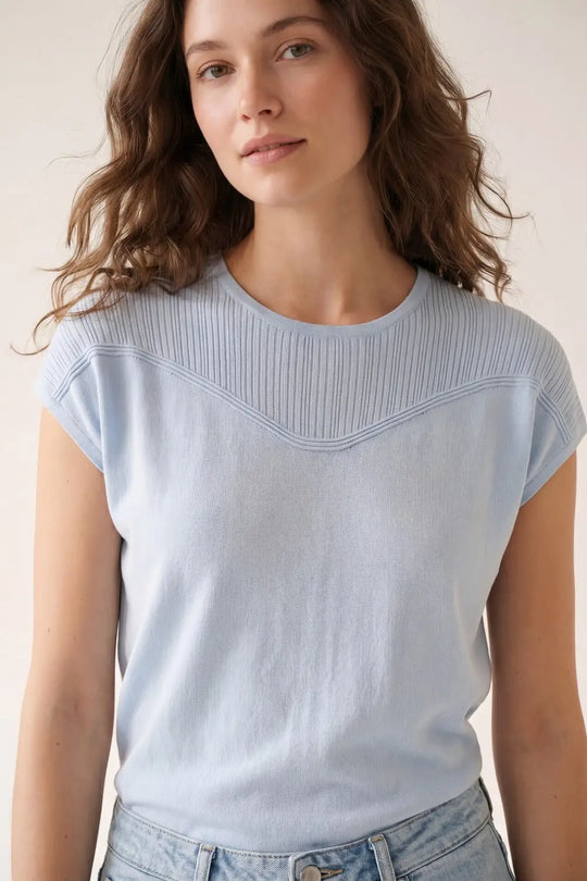 lightweight Knit Sleeveless Relaxed Fit sweater in light blue - BLUE / ONE - Sweaters