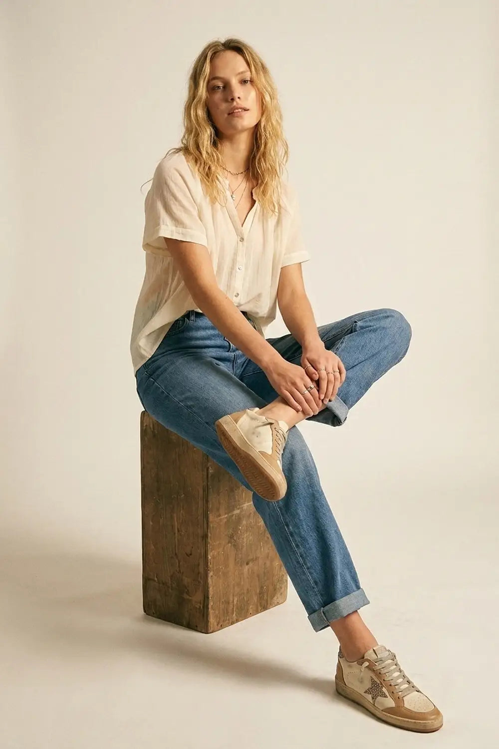 Classic Blue Straight-Leg Denim Jeans with mid waist