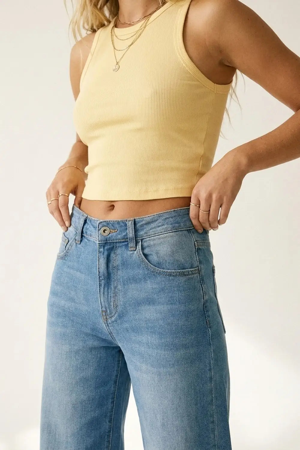 Wide-Leg mid Wash Denim Jeans with side seam