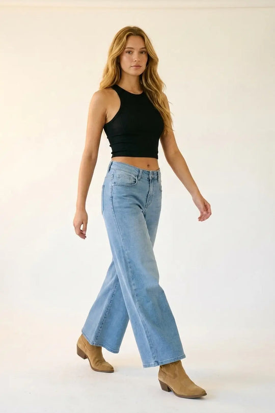 Light Blue Wide-Leg Denim Jeans in ankle lengh