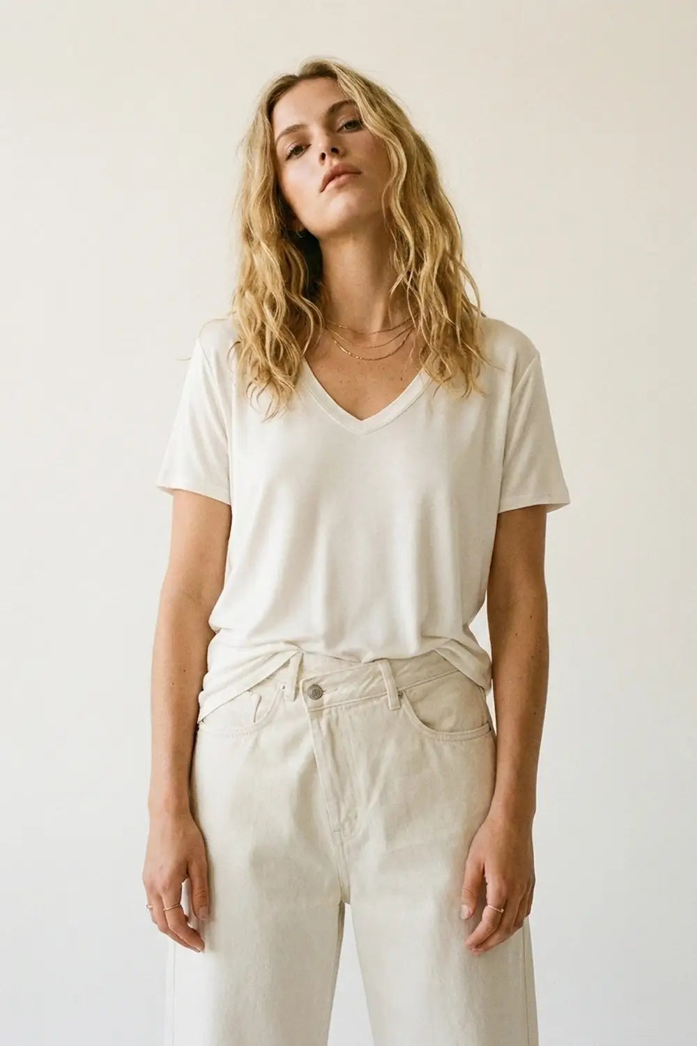 White Soft wide V-Neck t-shirt in viscose fabric - WHITE / ONE - T-Shirts
