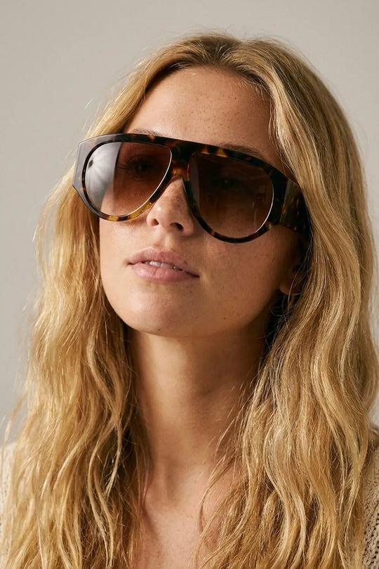 Tortoise Oversized Shield Sunglasses with Gradient Lens - BROWN / ONE - Sunglasses