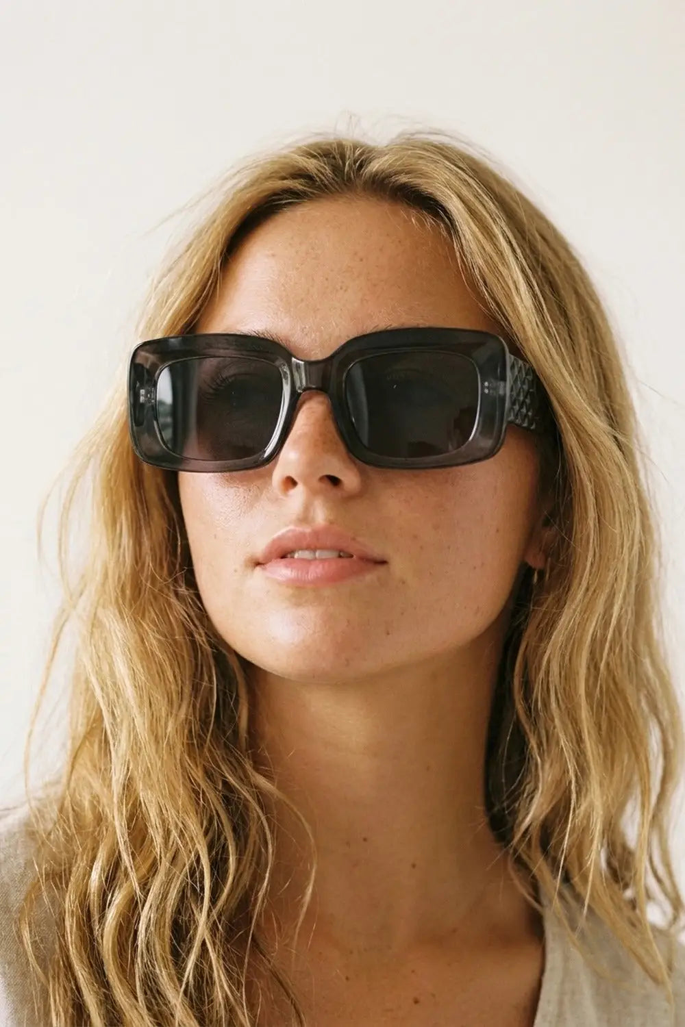 Oversized Rectangular Sunglasses in vintage in grey - GRAY / ONE - Sunglasses