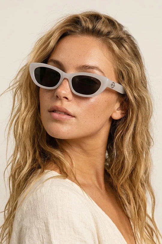 White Cat Eye Frame Silver Logo Detail Sunglasses - WHITE / ONE - Sunglasses