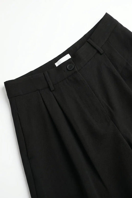 Black Pleated Bermuda Shorts with Knee-Length and Tailored Fit - Pants
