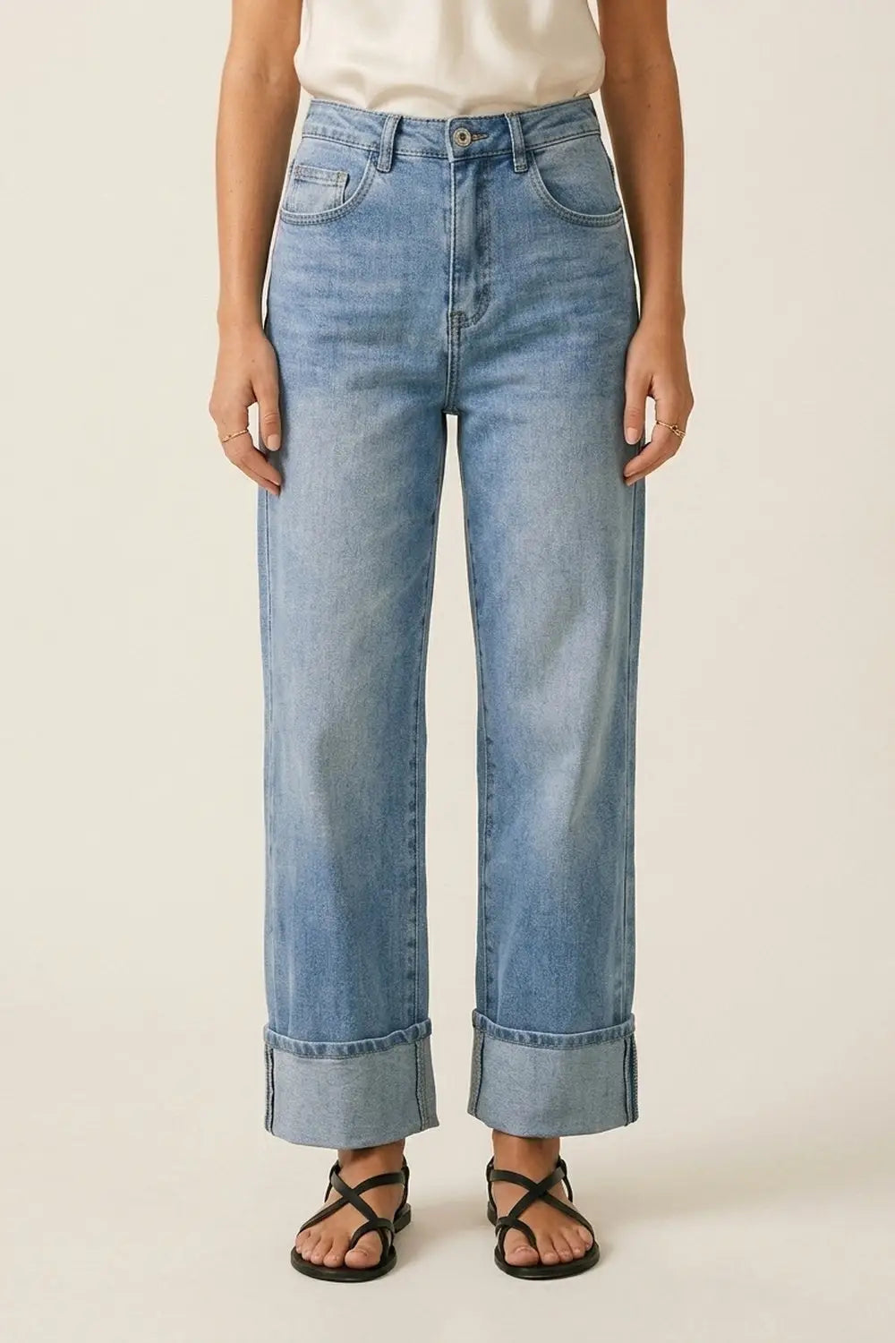 Light Blue Denim Jeans with Pink Back Pockets in strass