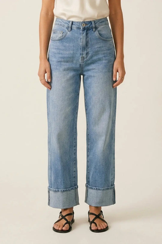 Light Blue Denim Jeans with Pink Back Pockets in strass