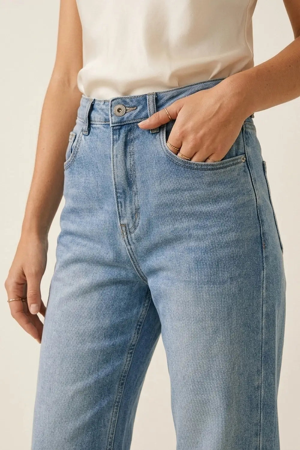 Light Blue Denim Jeans with Pink Back Pockets in strass