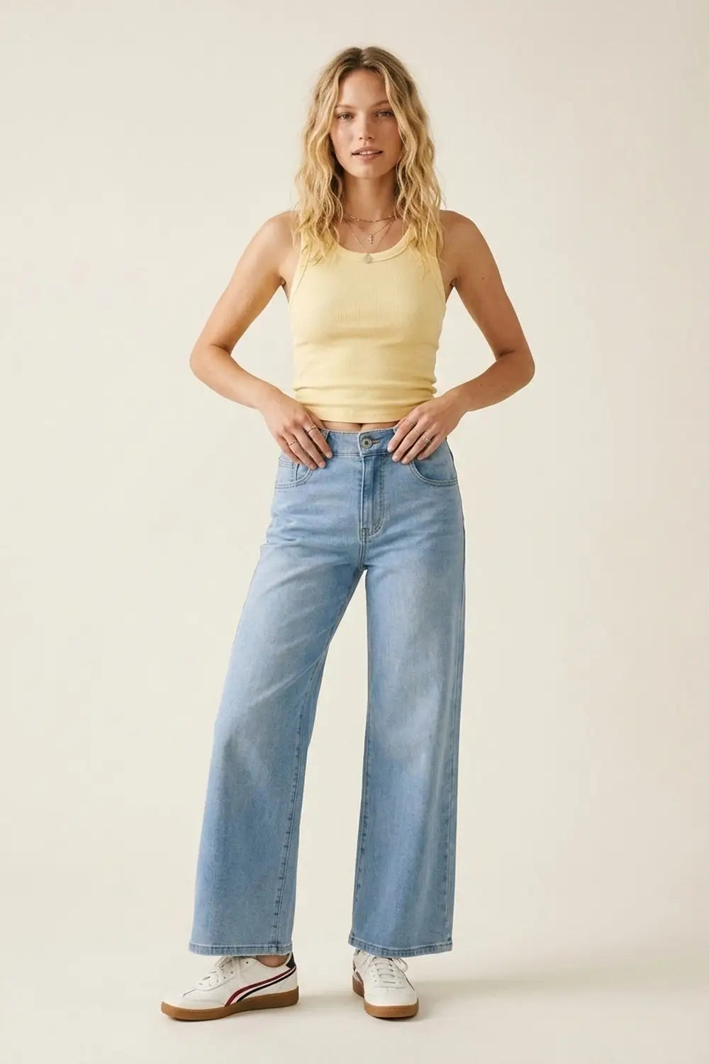 Light Blue Wide-Leg Denim Jeans with back pockets in strass pink