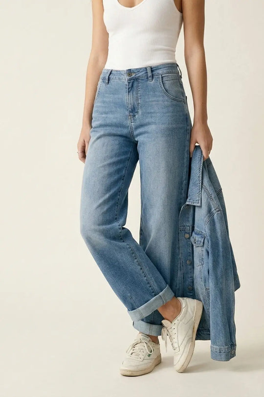 Mid-Wash Curved-Leg Jeans with Folded Hem Seam