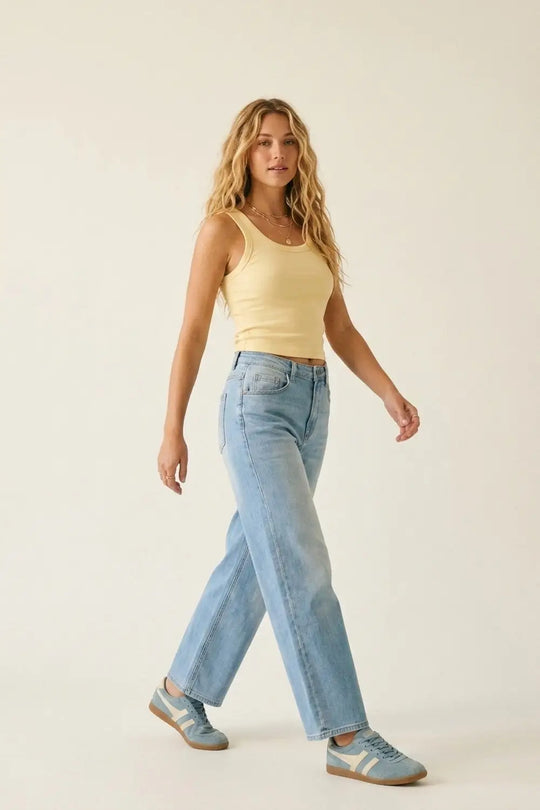 mid-rise Straight Leg Denim Jeans in Light Blue wash