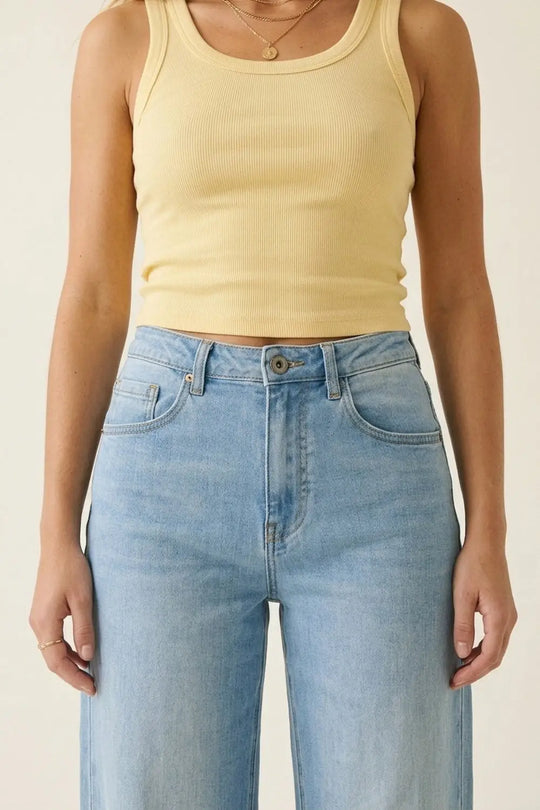 mid-rise Straight Leg Denim Jeans in Light Blue wash