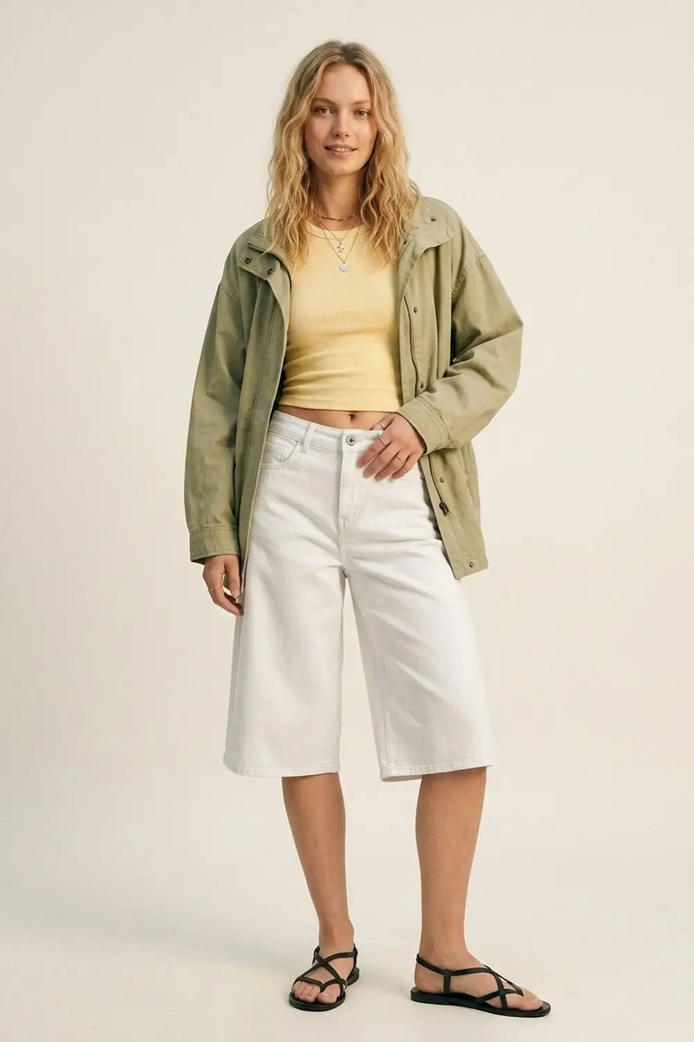 Wide-Leg Cropped knee-length Denim bermuda Shorts in white - Pants
