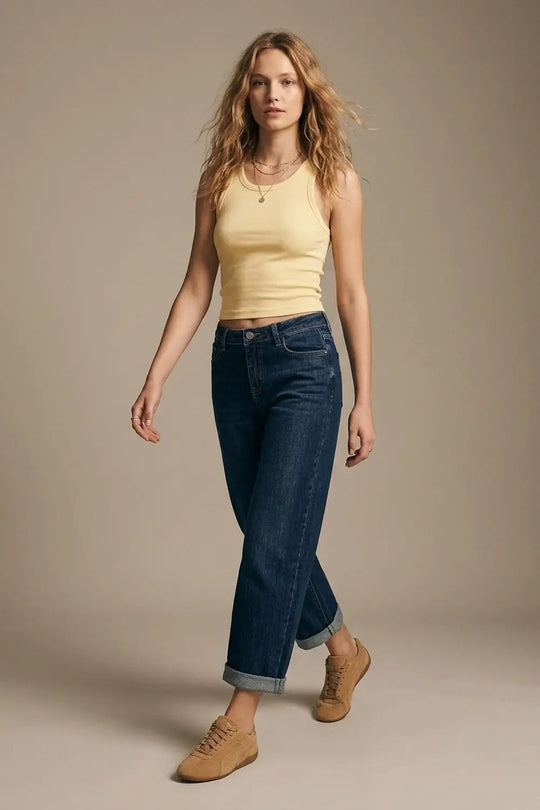Blue Dark Wash mom jeans with Wide Leg and ankle length
