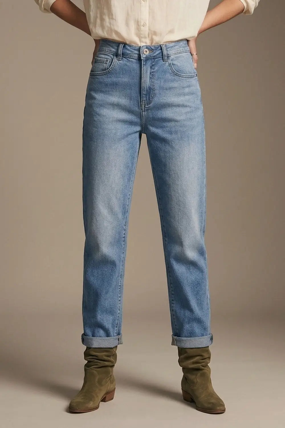 Blue mid Wash Jeans with Straight Leg in mom style fit