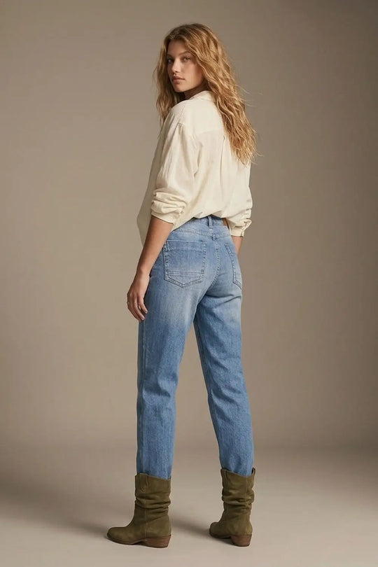 Blue mid Wash Jeans with Straight Leg in mom style fit