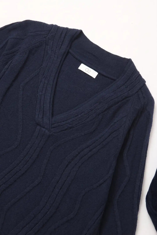 Textured Wave-Knit V-Neck Sweater in navy - NAVY / ONE - Sweaters