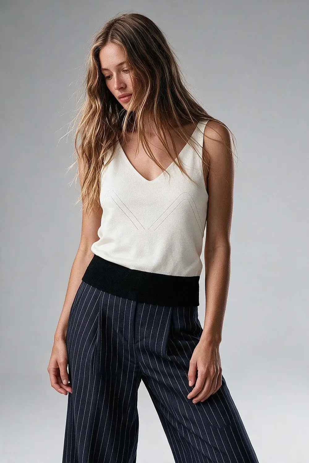 White Ribbed Knit Contrast Hem V-Neck Cropped Tank Top - WHITE / ONE - Tops