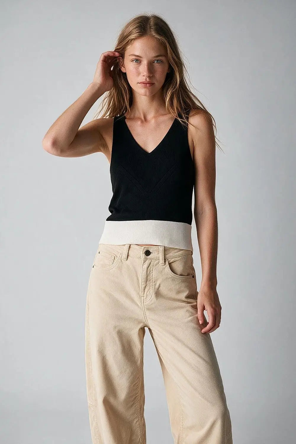 Black Ribbed Knit Contrast Hem V-Neck Cropped Tank Top - BLACK / ONE - Tops