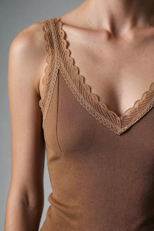 Fine-Knit Camisole with Contrast Lace Trim in camel - CAMEL / ONE - Tops