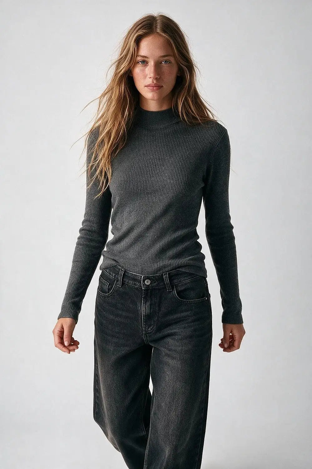 Fine Ribbed Merino Wool Sweater in grey with Mock neck