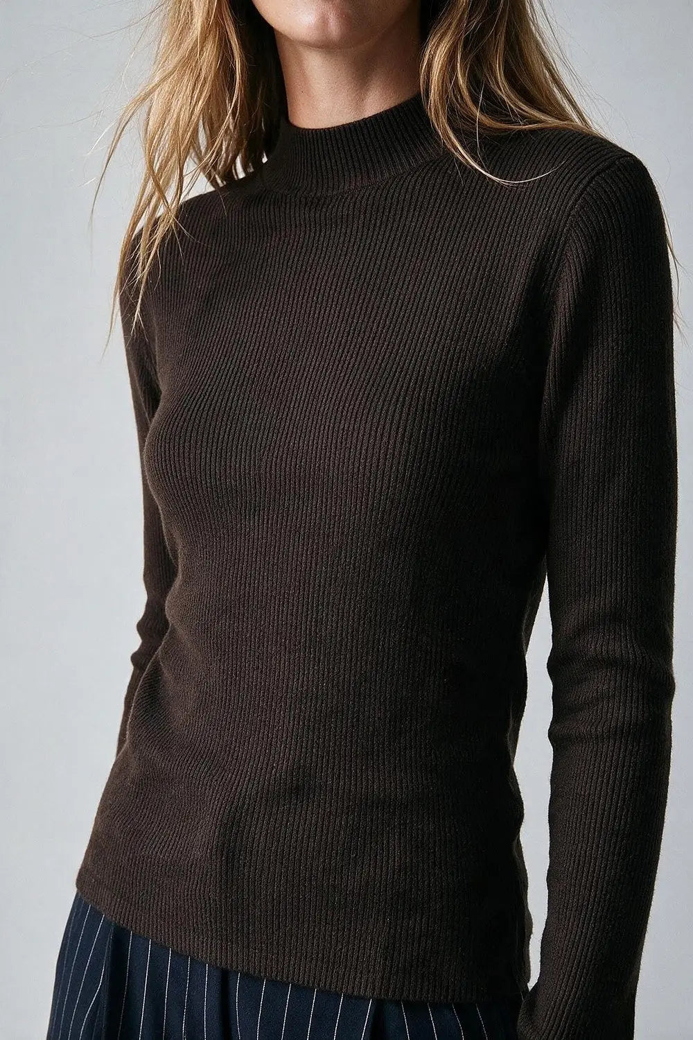 Fine Ribbed Merino Wool Sweater in brown with Mock neck