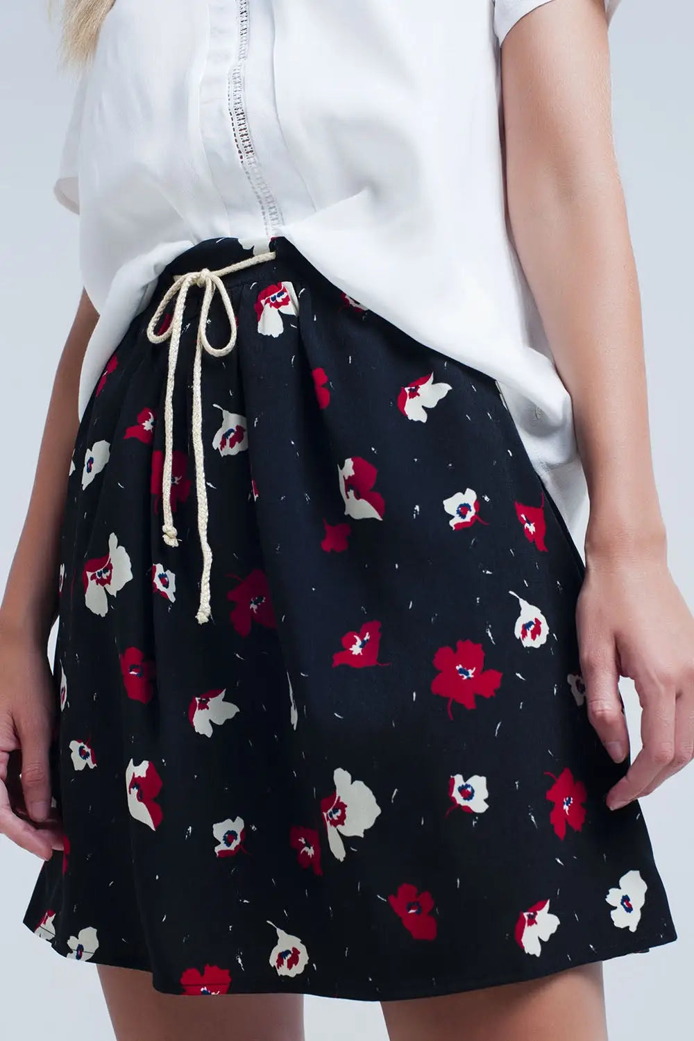 Black mini skirt with floral pattern - Skirts