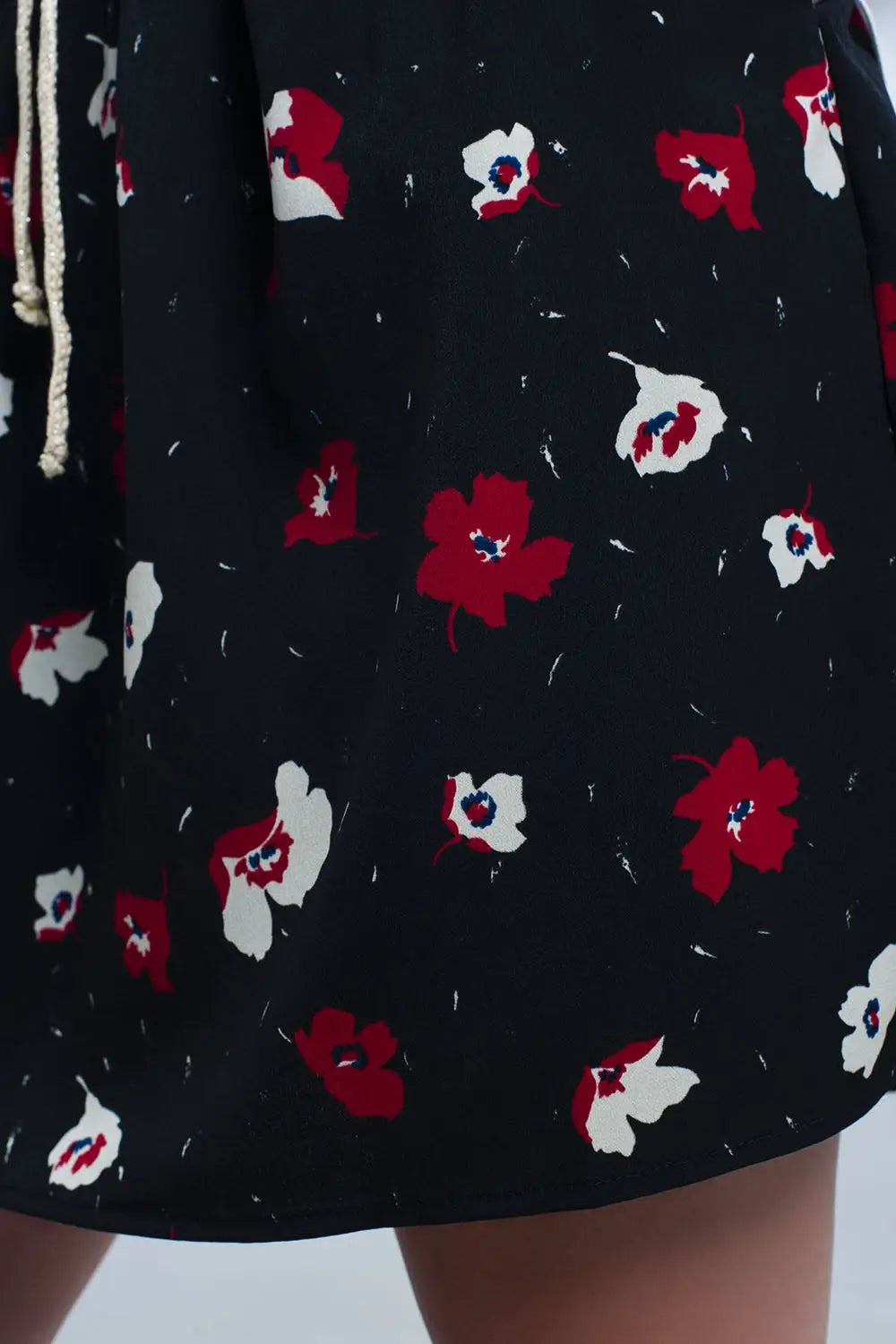 Black mini skirt with floral pattern - Skirts