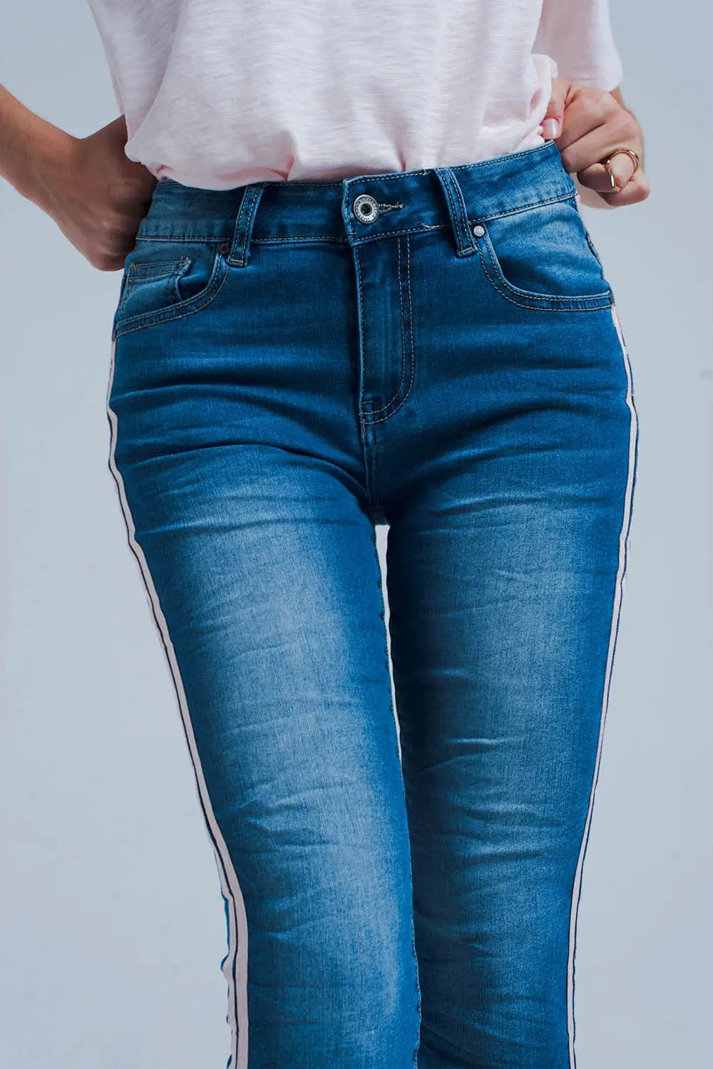 Skinny jeans with side seam stripes
