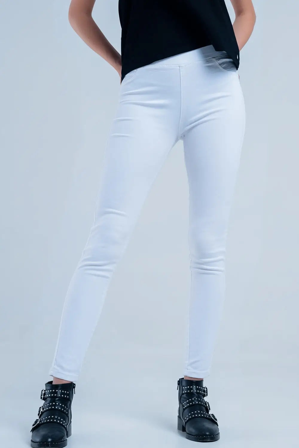 White Jeggings with back pockets - Pants