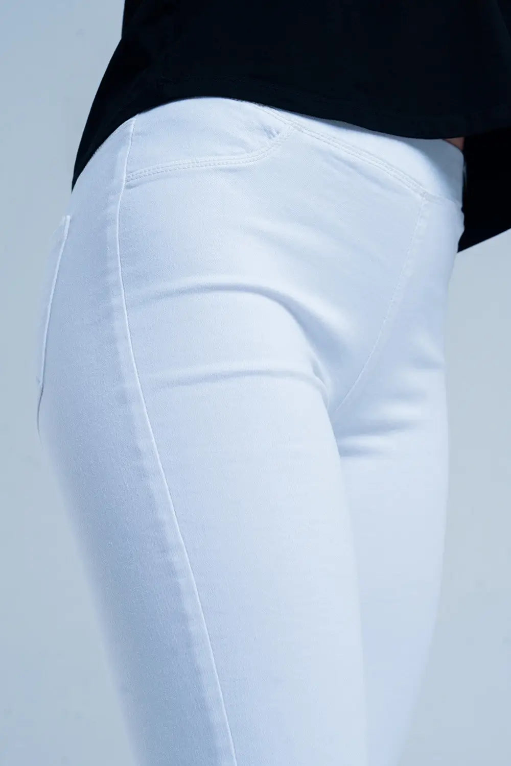 White Jeggings with back pockets - Pants