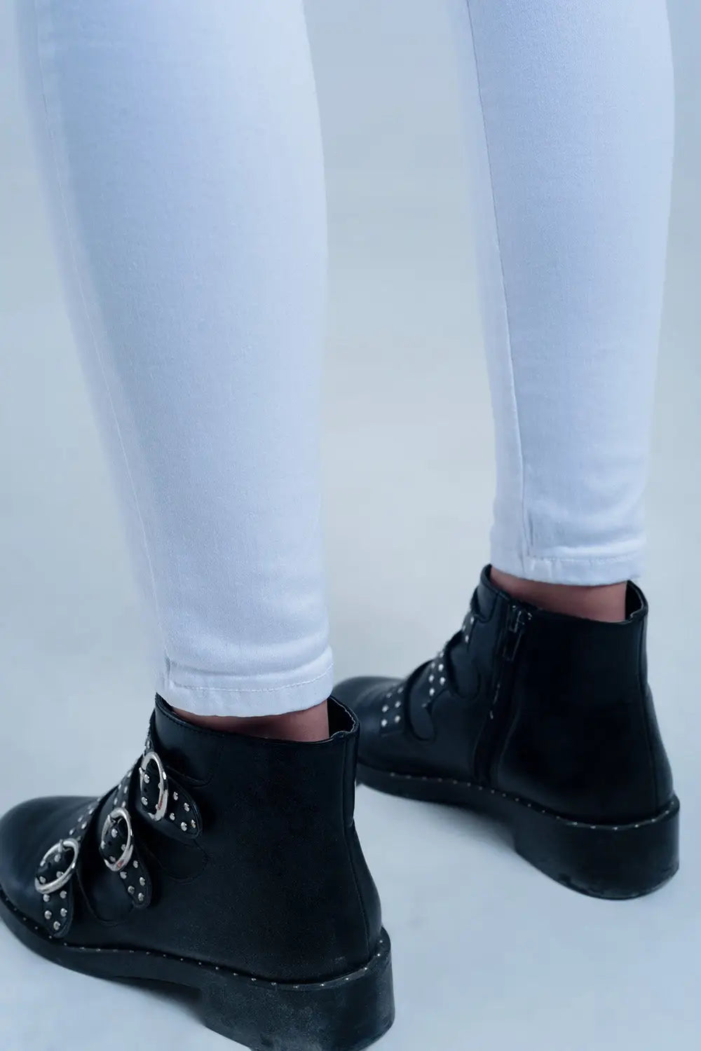 White Jeggings with back pockets - Pants