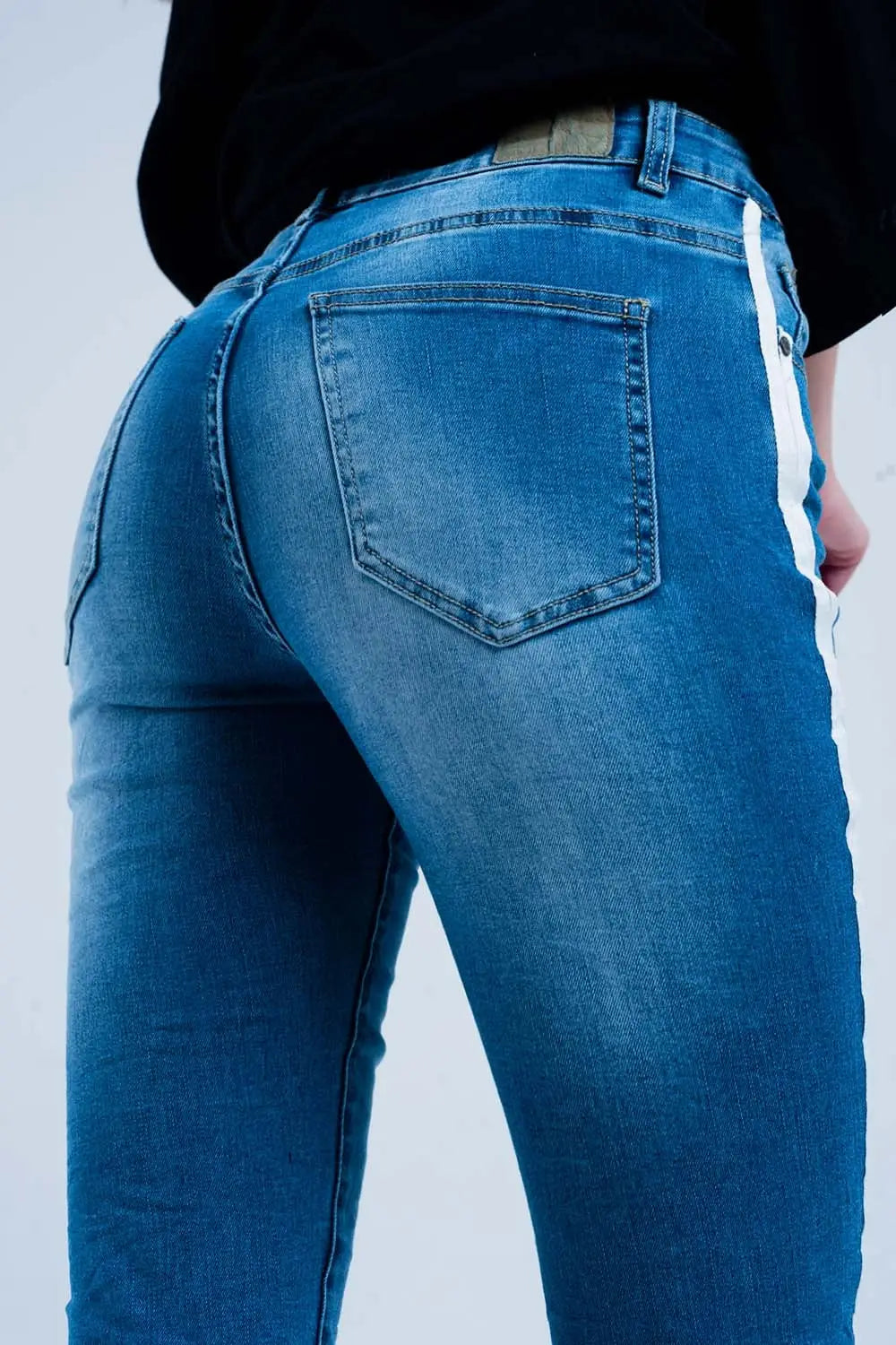 Skinny jeans with white side stripe