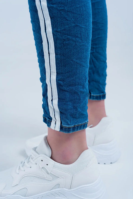 Skinny jeans with white side stripe
