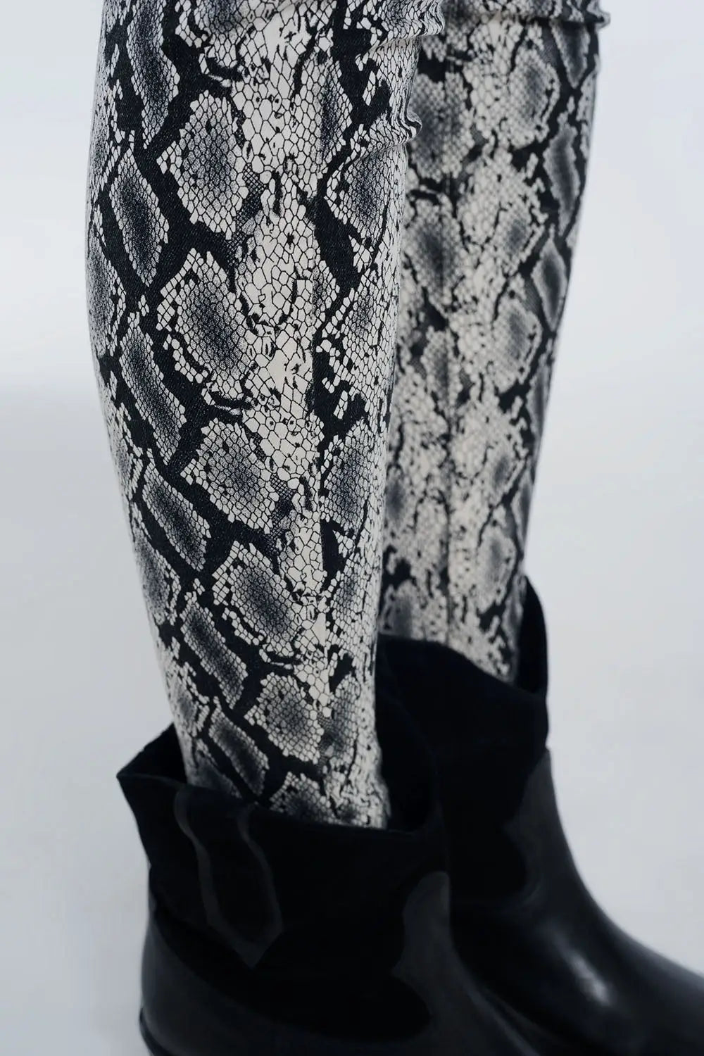 Black pants with snake print - Colored Jeans