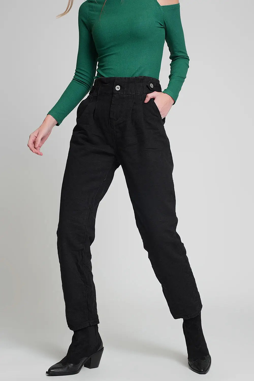Jeans with paper bag waist and button details in black - Colored Jeans