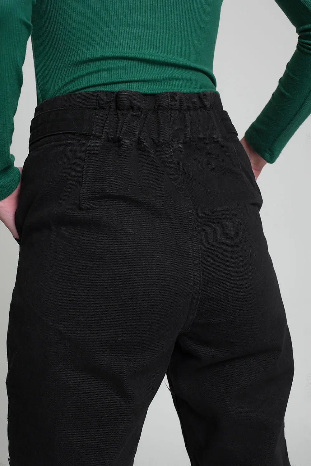Jeans with paper bag waist and button details in black - Colored Jeans
