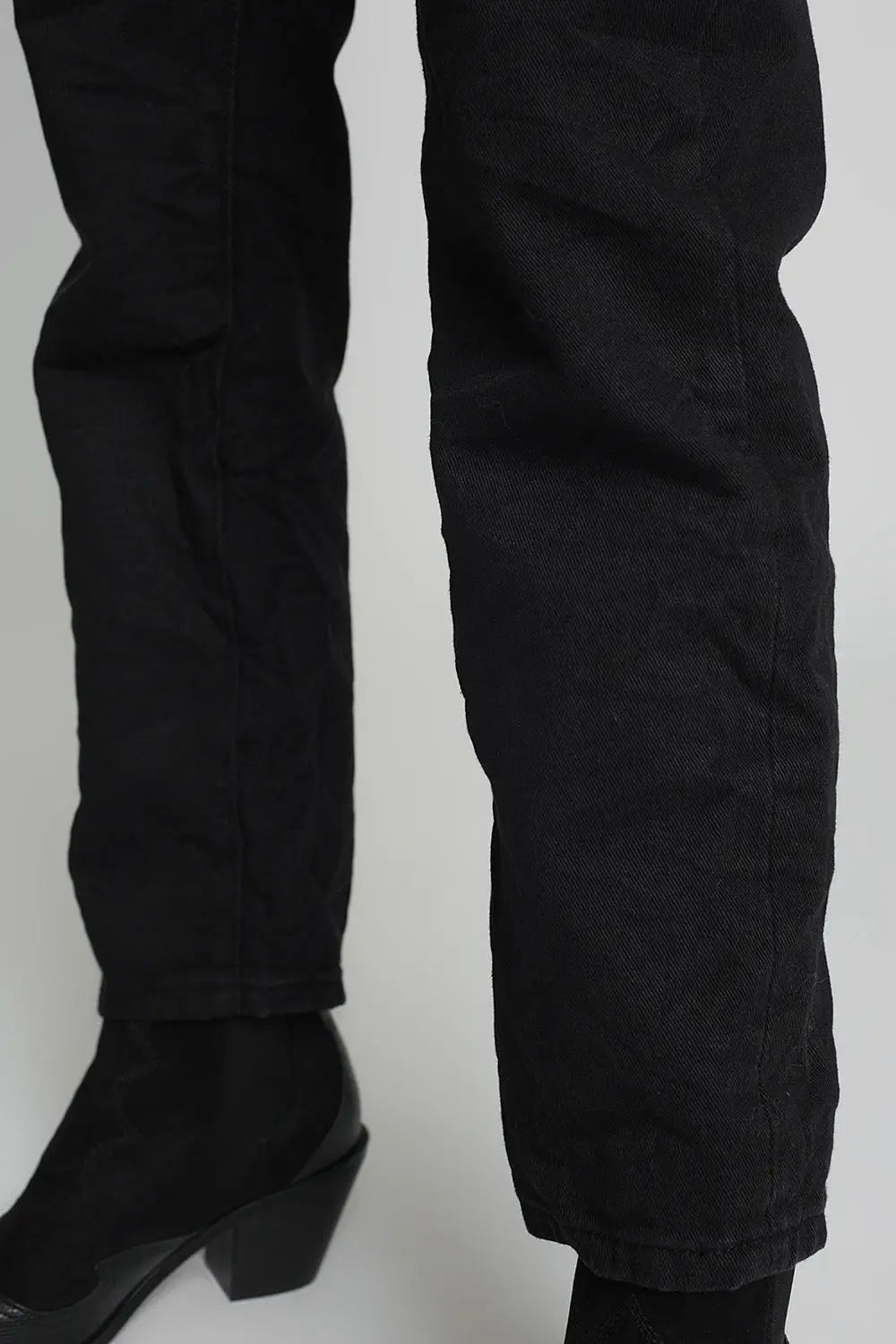Jeans with paper bag waist and button details in black - Colored Jeans