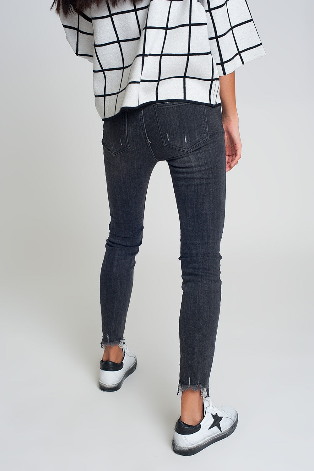 mid rise jeans in black with raw hem