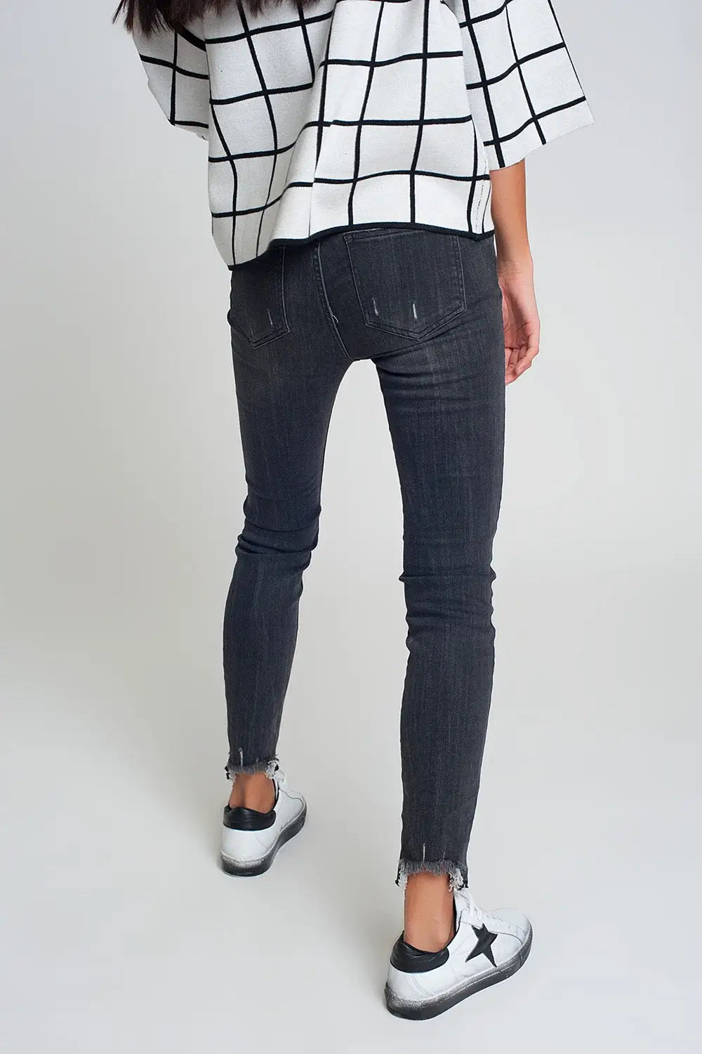 mid rise jeans in black with raw hem