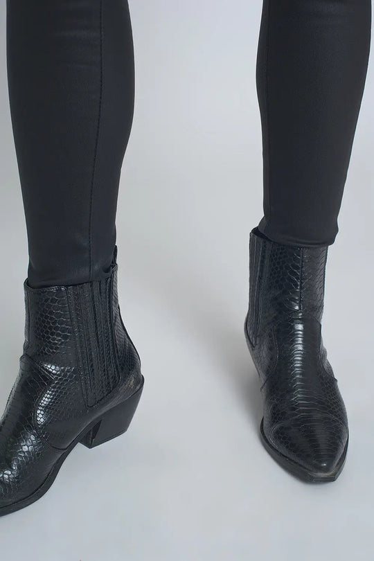 Faux leather skinny trousers in black colour - Pants