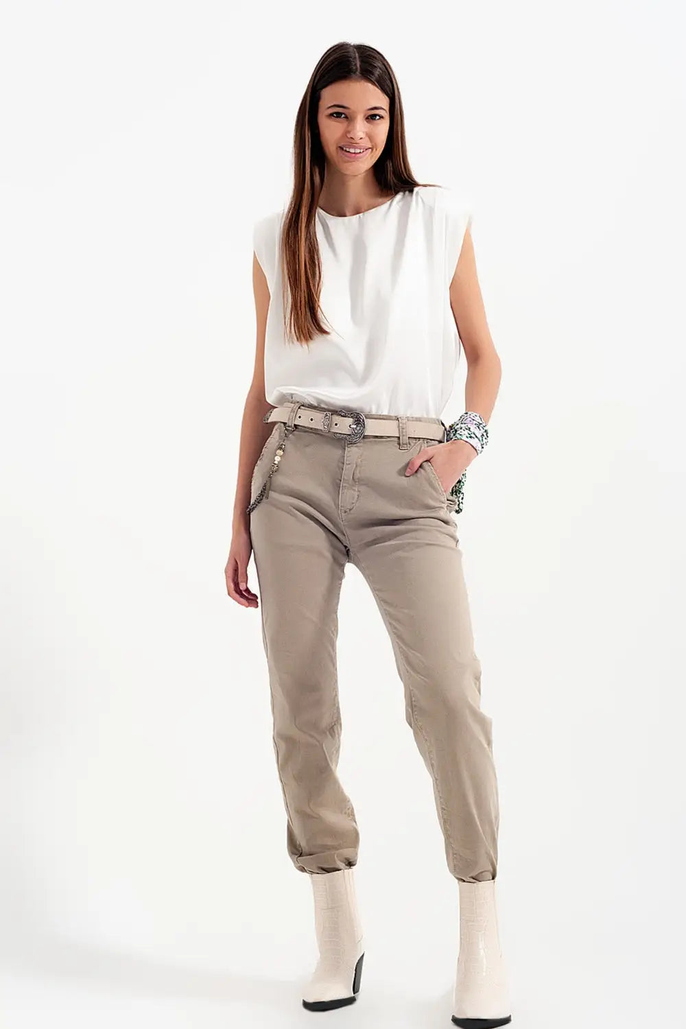 Cuffed utility pants with chain in beige - Colored Jeans