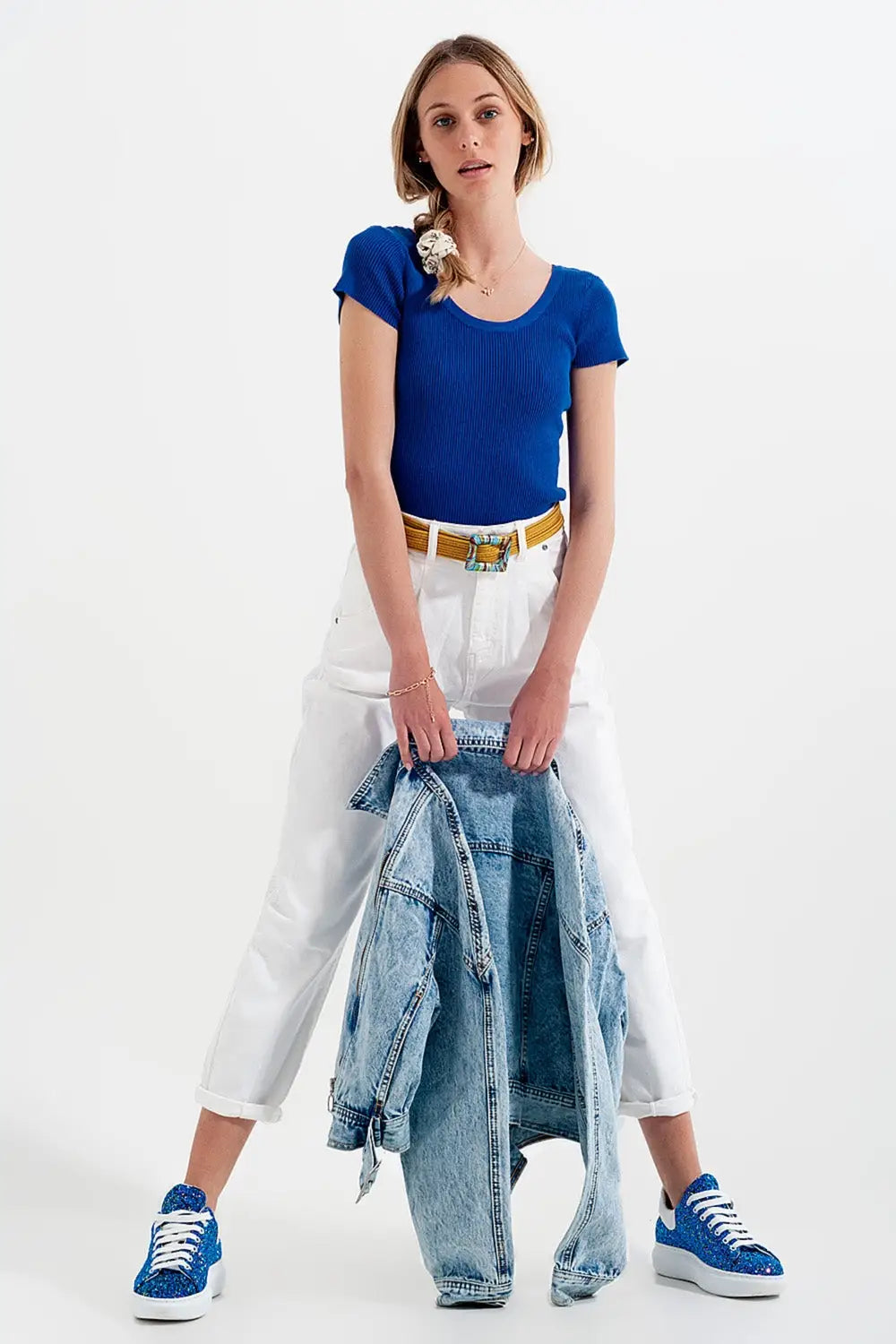 High rise mom jeans with pleat front in white - Colored Jeans