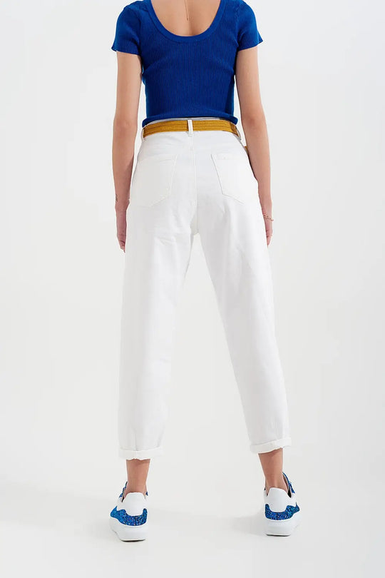 High rise mom jeans with pleat front in white - Colored Jeans